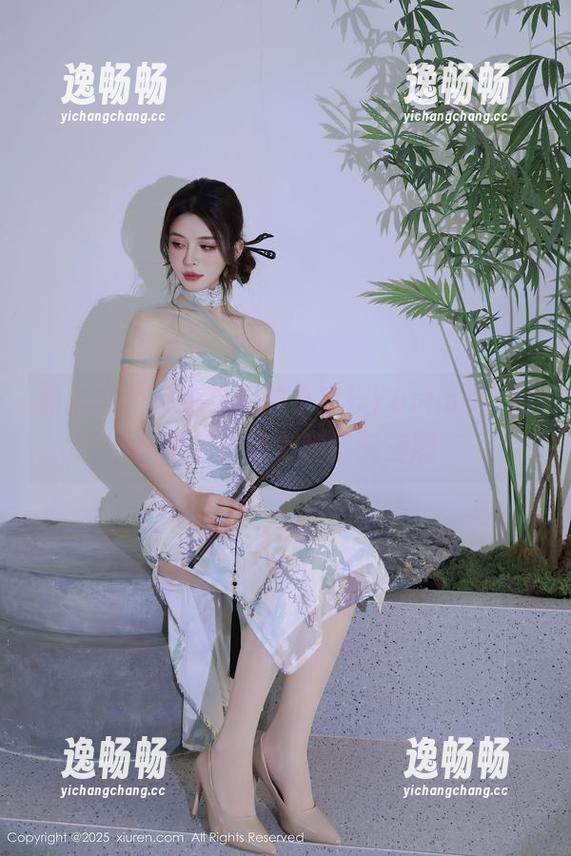 秀人网 - 戳中灵魂的小蛮妖Yummy，图库里的丝袜美腿掀起涟漪