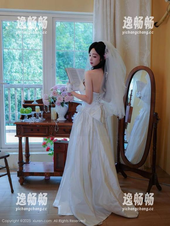 秀人网 - 噢，林文文yooki这次的制服更新套图，气场全开，仿佛把所有视线都吸引过去了。