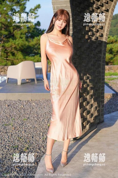 秀人网 - 在图库里追寻糯美子MINIbabe的毛衣，不信你不想要高清存档一份！