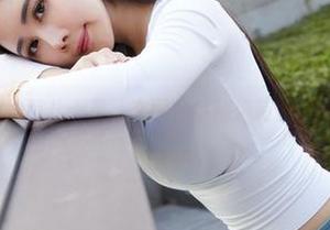 蜜桃社 – 女神范儿十足：在图库中精选萌美Moemi的姿态