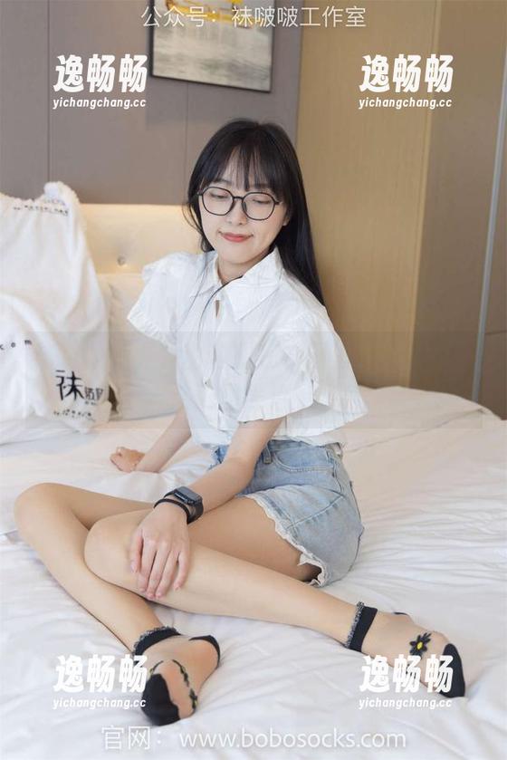 袜啵啵 - 看，甜甜圈在校园里放飞自我——这张图太治愈了！