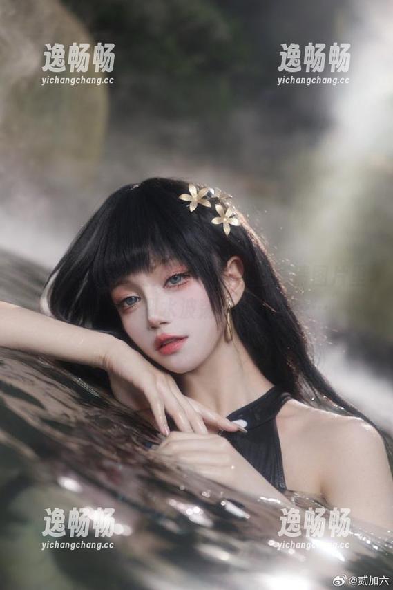 贰加六在游船上的那一瞬间，高清图片里好像能听到水波荡漾的声音……