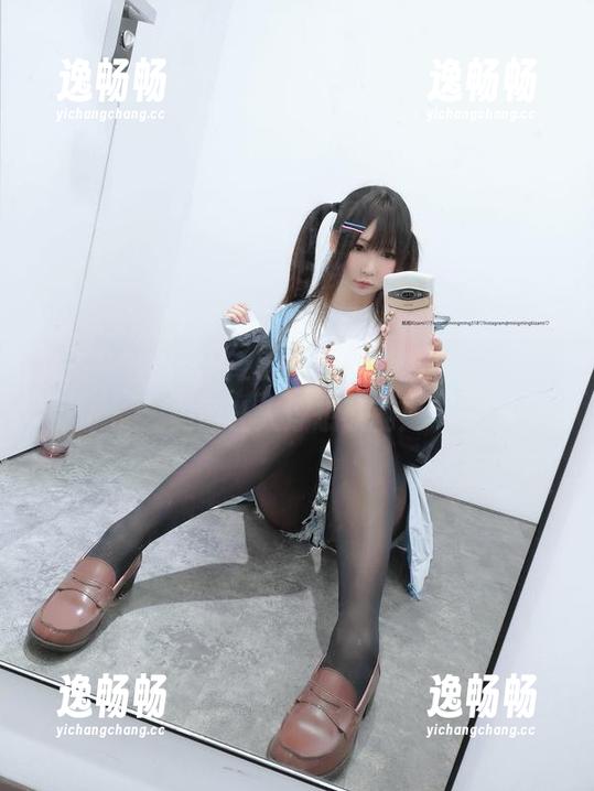 又来一波铭铭kizami私拍大集合，8月的美图让人浮想联翩！