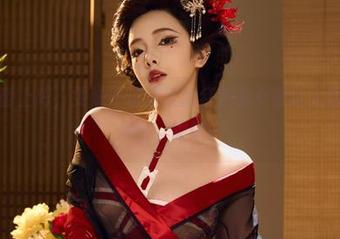 图包轮番上阵，雯妹不讲道理的红色兔女郎让人想多了些什么，嘿嘿。