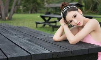 青豆客 – Yumi尤美的户外图集，每一张都有点不一样又有点让人困惑！