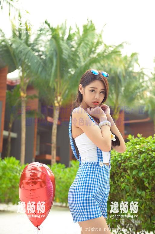青豆客 - 黄可christine的浴室探险：原图中的水汽与冷色调交融的奇遇