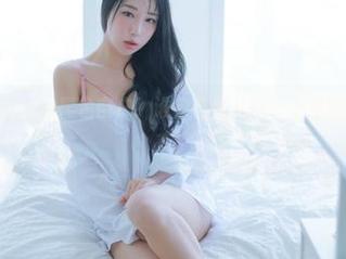 窥探韩国CoCo的黑色窗户！谁会在那儿呢？下载图片，打破好奇！